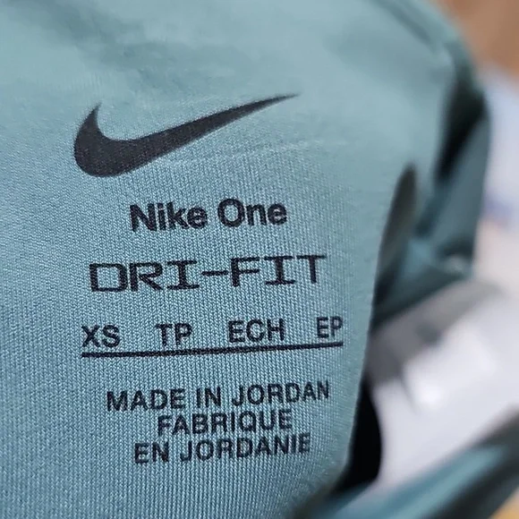 Nike One High Waisted Green Shorts Size XS NWT - Picture 5 of 8